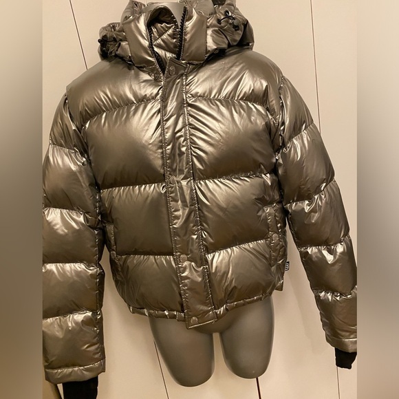 Aritzia super puff silver shorty downfield jacket size XS - Picture 5 of 11